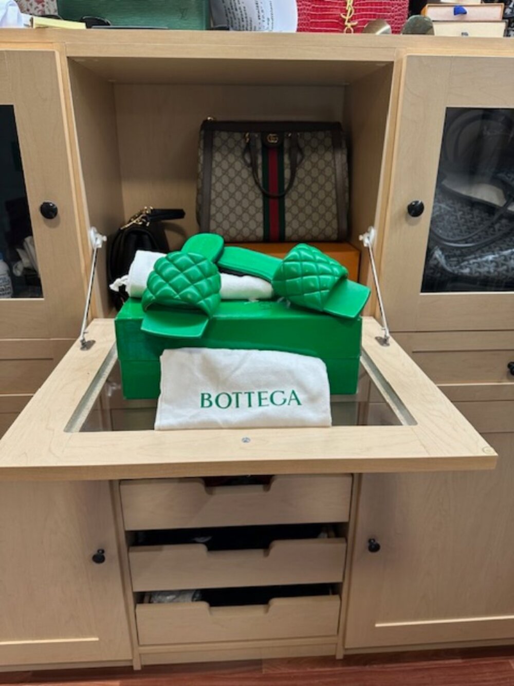 Bottega Veneta Leather Size 38 Green Leather Slides.